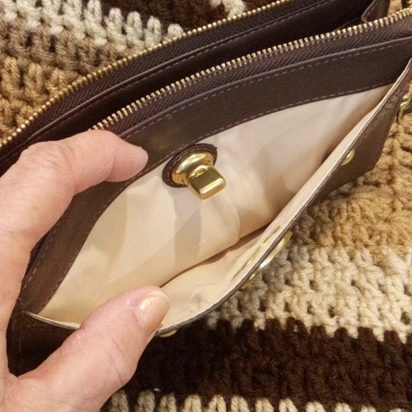 Brown Leather Wristlet! Front Turn Clasp Closure Pocket! Lots of Card Slots - Picture 3 of 6